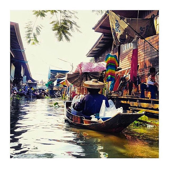 #Mood du jour : comme une envie de partir en Thailand 🚣🏻💭 | Damnoen Saduak, marché flottant #thailandmarket | Regram @aboutthailand #thailande #love #inspiration #travel #damnoensaduak #flottingmarket  #kapunkaparis #kapunka